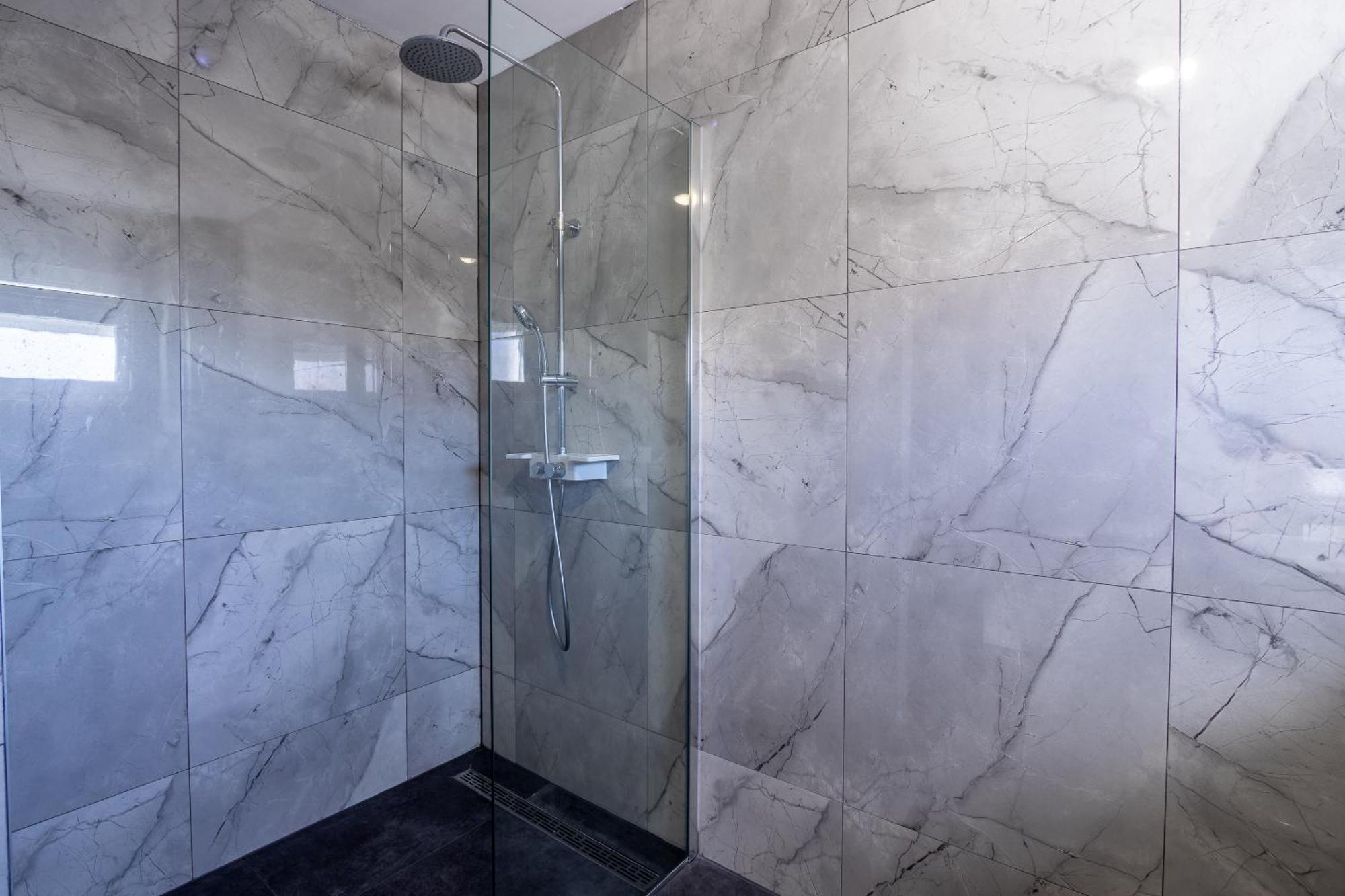 Апартаменты Apartman Rojo Омиш Экстерьер фото